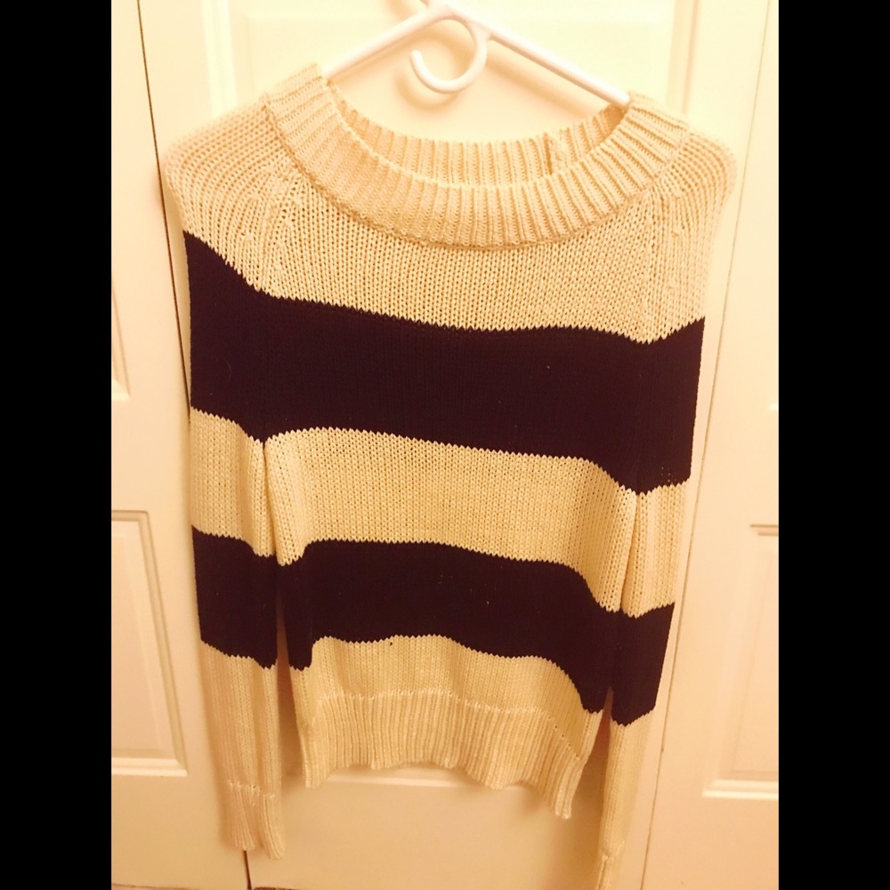 Black & Beige Sweater 🖤